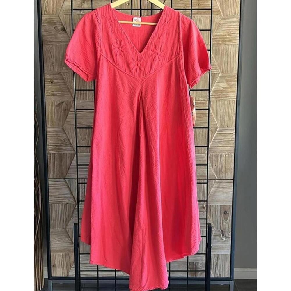 NWT Manta Del Lago Womens Short Sleeve Dress Size Medium Peach Pointed Hem